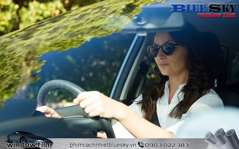 Phim cách nhiệt giúp bạn lái xe thoải mái hơn và tránh cảm giác khó chịu do nắng nóng