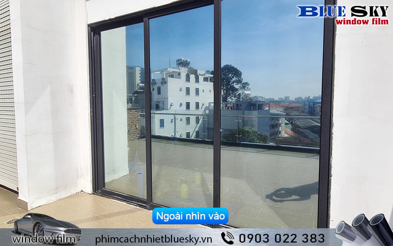 Silver 15 nhìn từ bên ngoài - Màu bạc phản gương, tăng sự riêng tư và chống nhìn hiệu quả vào ban ngày