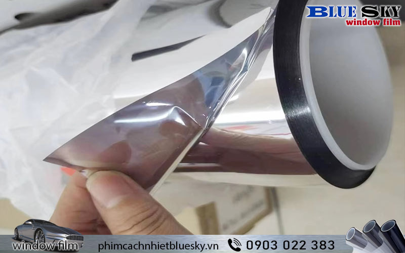 Chọn giấy decal phản quang phù hợp với từng hướng cửa kính để tăng hiệu quả chống nóng