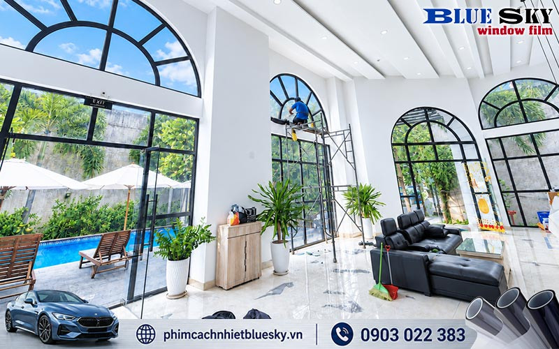 Dán phim cách nhiệt Nano Ceramic cho cửa kính khách sạn và resort giúp giảm nóng, giữ cảnh quan đẹp