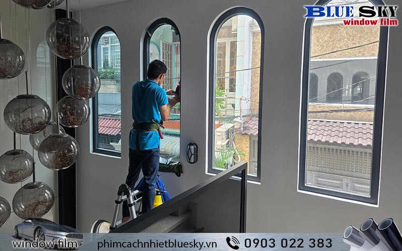 Decal dán kính phản quang ngăn chặn đến 99% tia UV giúp bảo vệ sức khỏe và nội thất khỏi tác hại của ánh nắng mặt trời