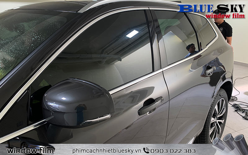 Phim cách nhiệt UV400 - Ceramic Plus FUV 3000 dán kính sườn trước xe ô tô cho tầm nhìn tốt và thoải mái khi lái xe